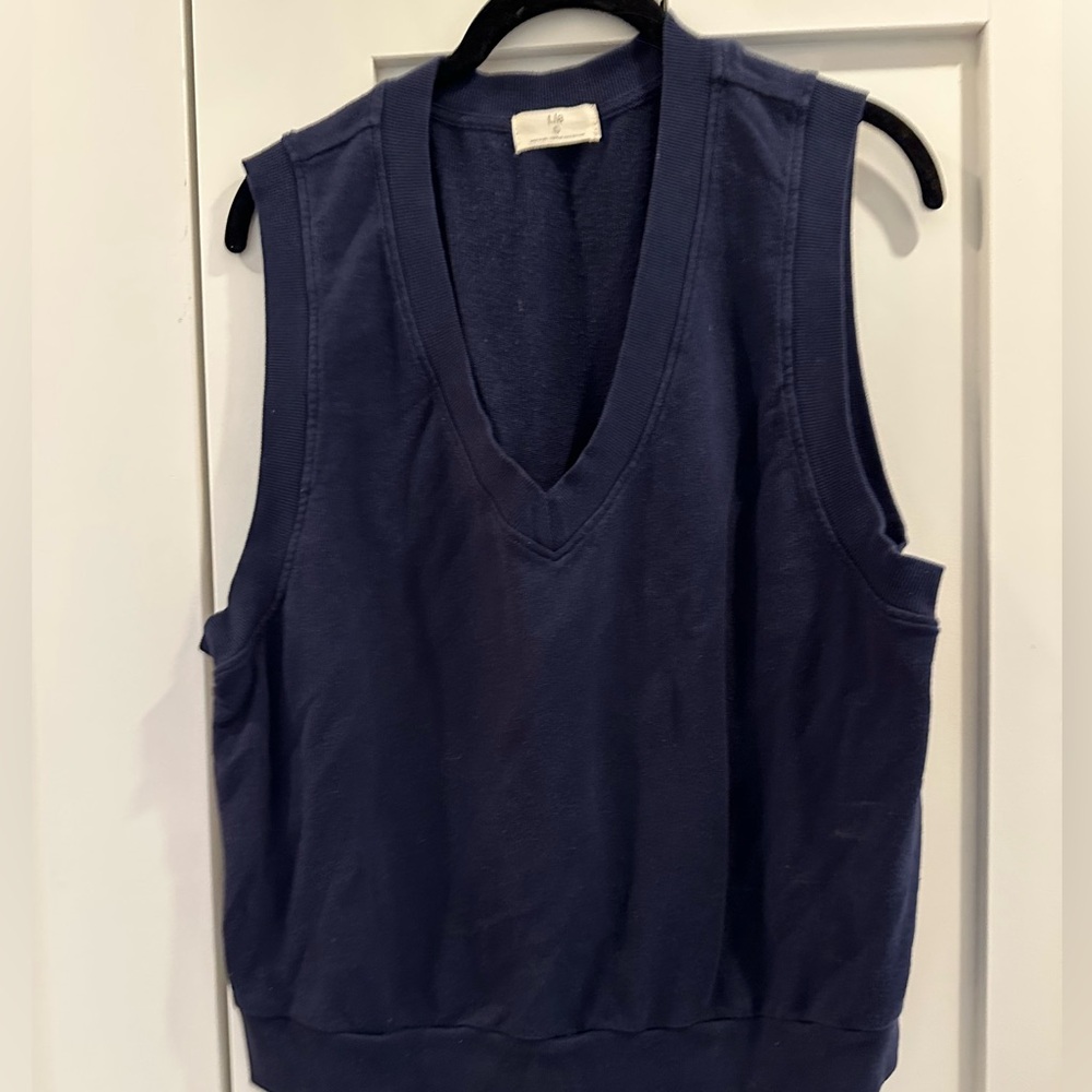 Navy sleeveless V-neck sweatshirt
